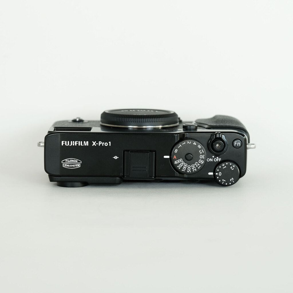 【スレあり】Fujifilm X-Pro1 ミラーレスカメラ 本体 FUJIFILM X-Pro1の出品 | ONE SCENE（ワンシーン）