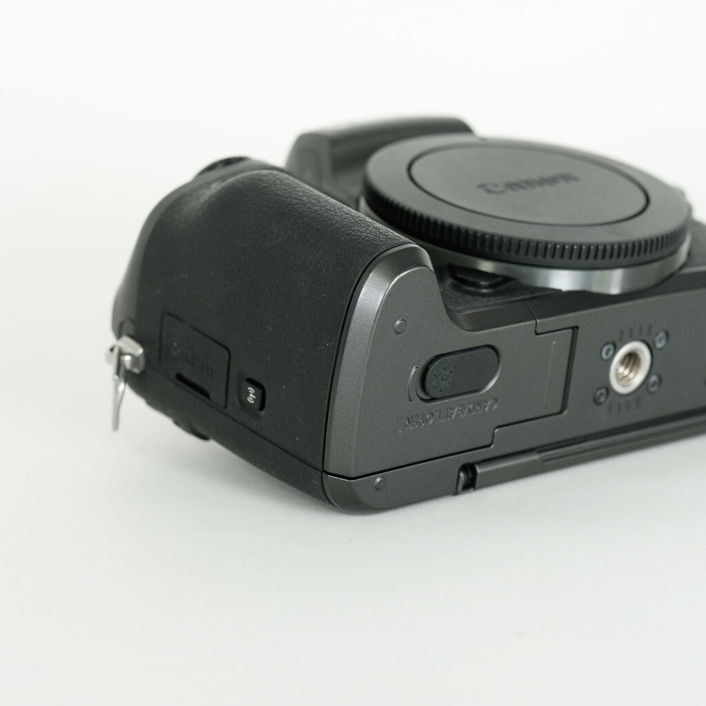 Canon EOS M5 Canon EOS M5