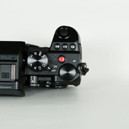 Panasonic LUMIX DC-S5 Panasonic LUMIX DC-S5