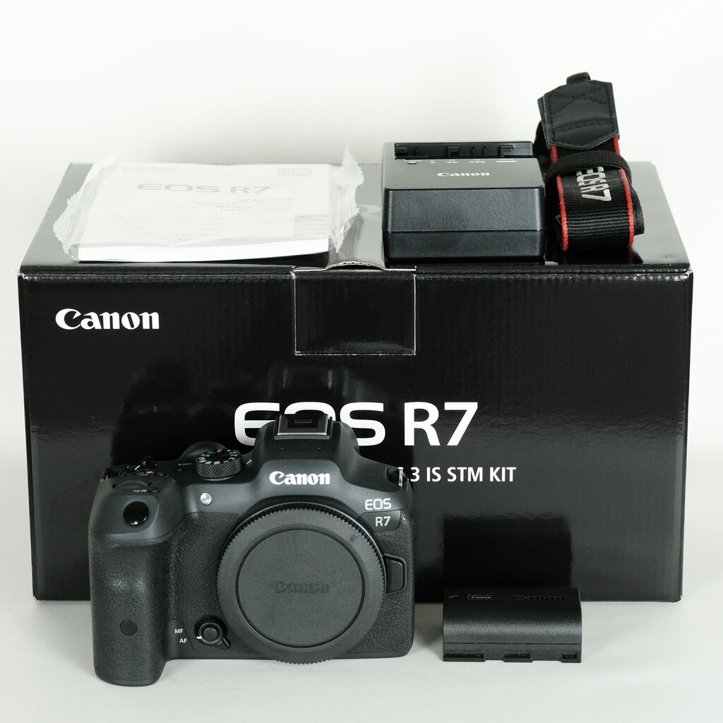 Canon EOS R7