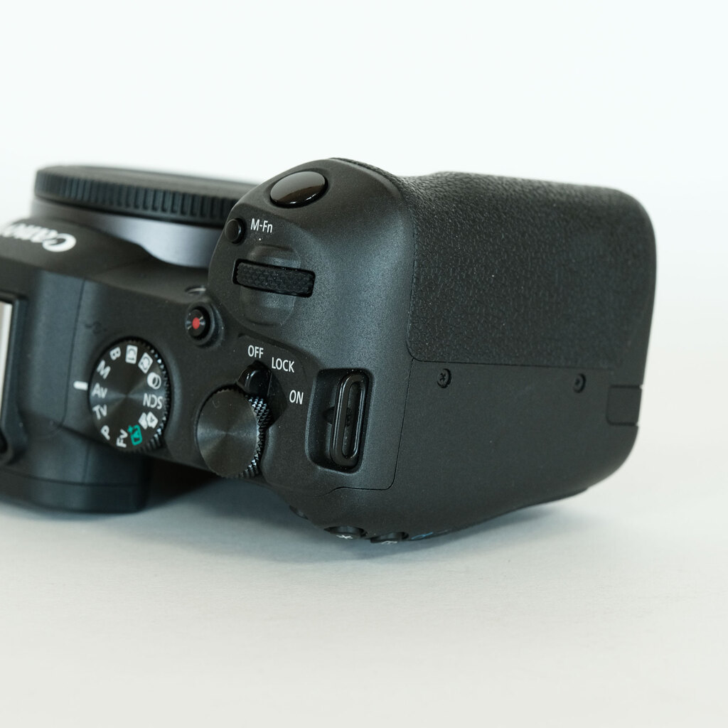 Canon EOS R8 Canon EOS R8