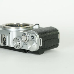 FUJIFILM X-A2 ボディ シルバー FUJIFILM X-A2 ボディ シルバー