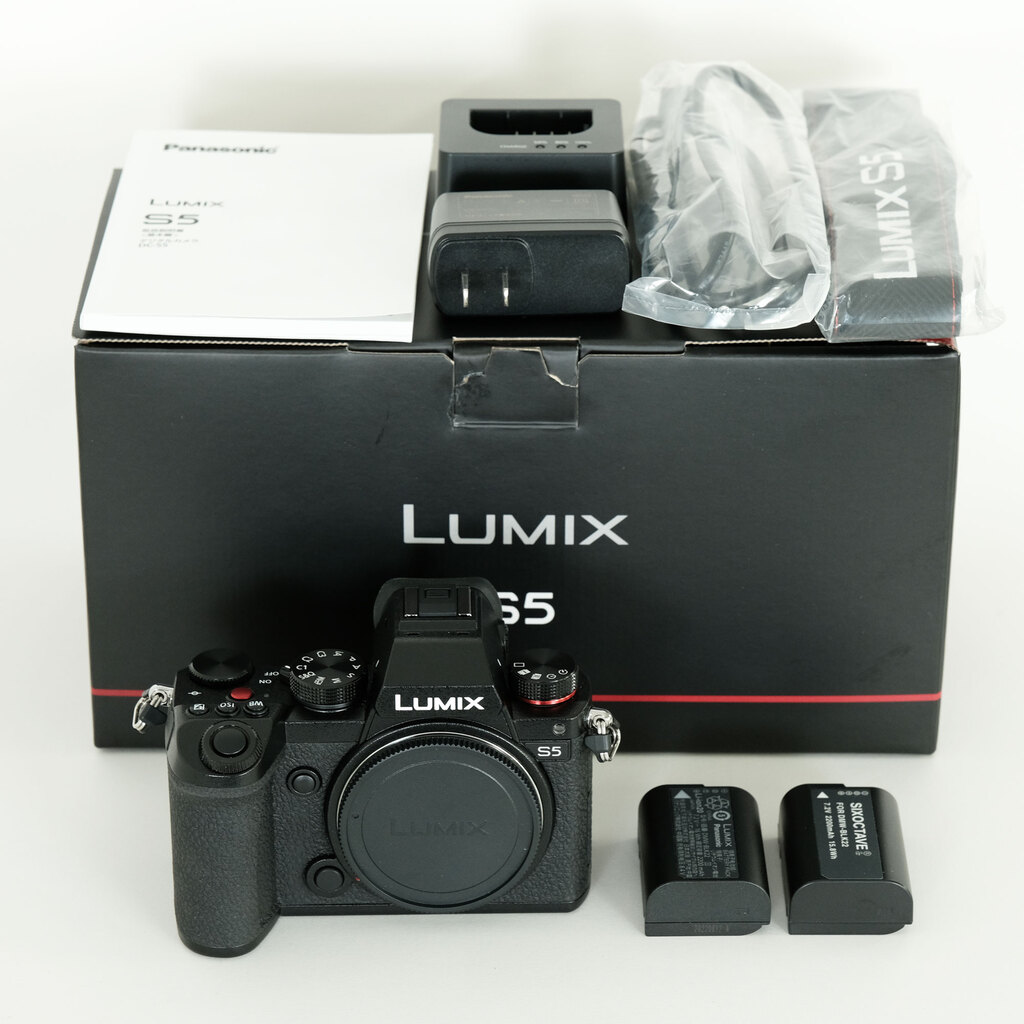 Panasonic LUMIX DC-S5 Panasonic LUMIX DC-S5