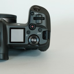 Canon EOS R