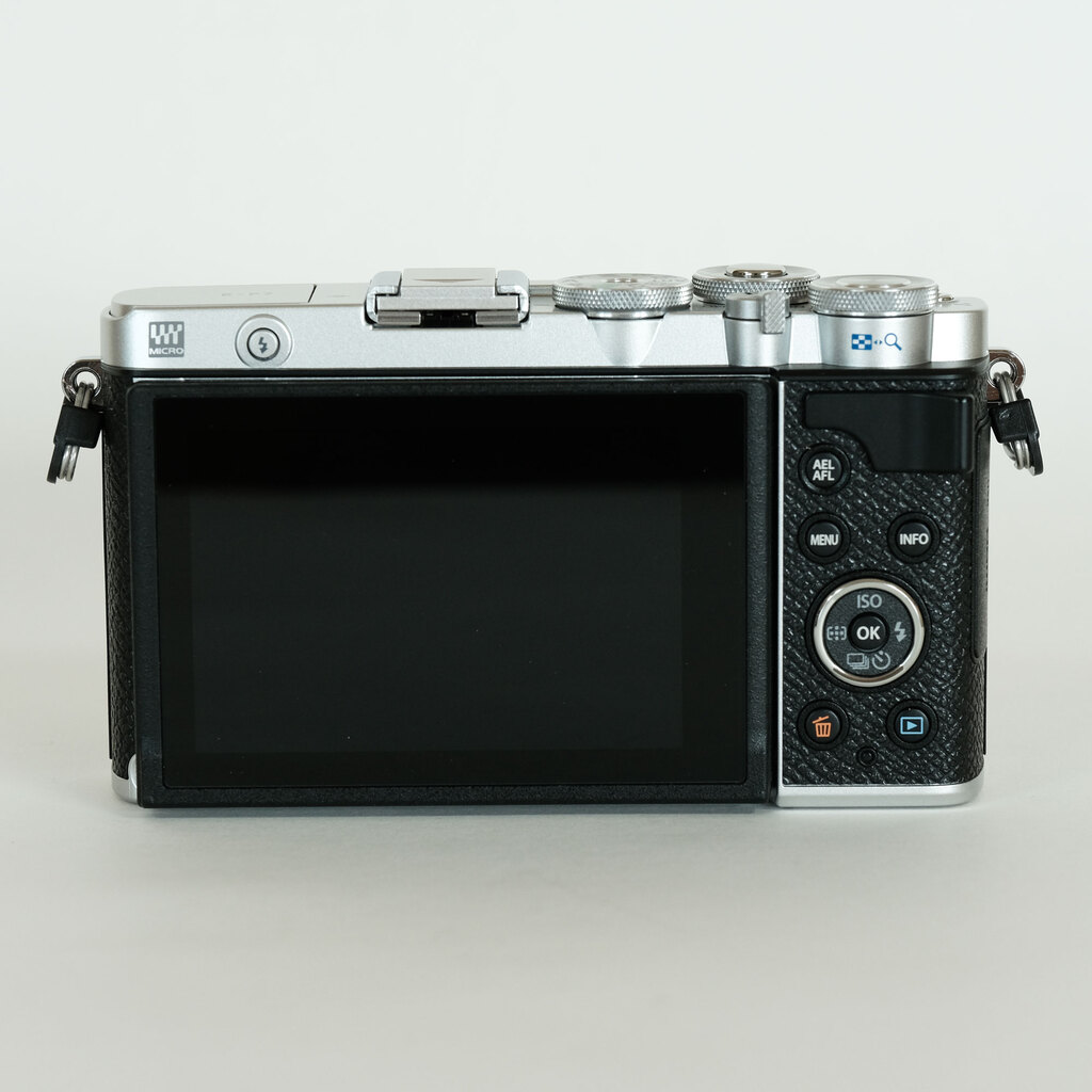 OLYMPUS PEN E-PL1 ボディシャッター回数7100♪ OLYMPUS PEN E-P7の出品 | ONE SCENE（ワンシーン）