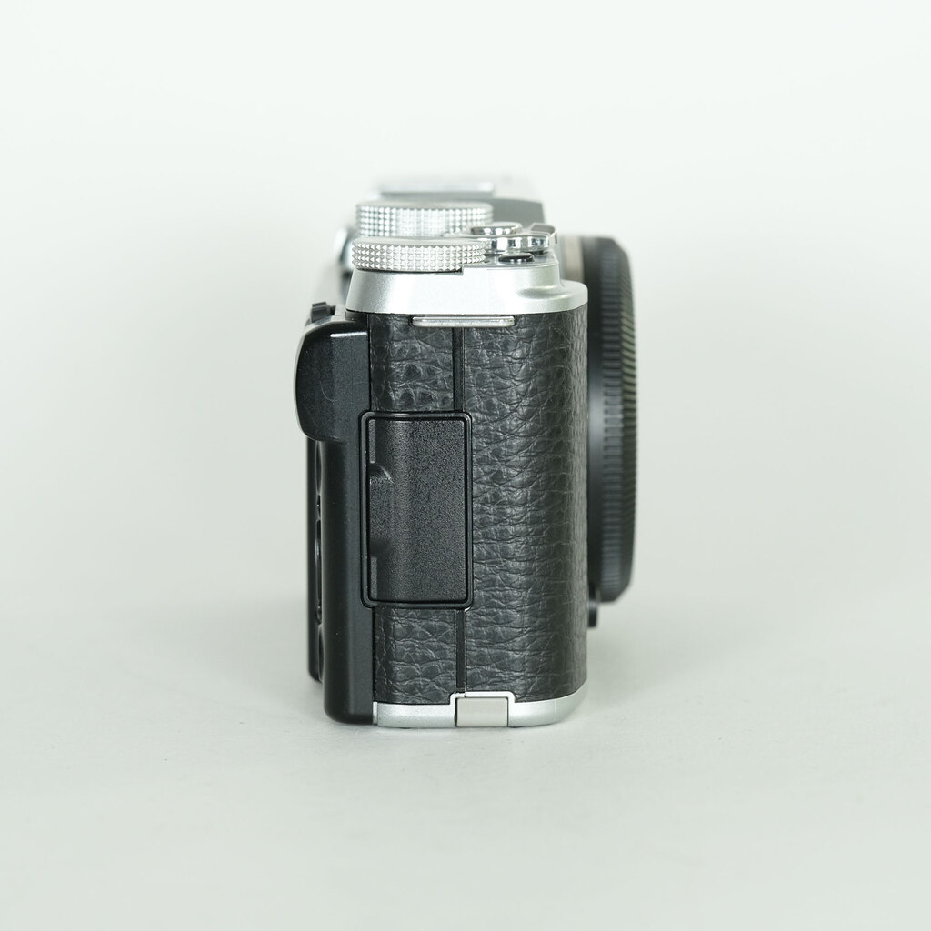 FUJIFILM X-A1 ボディ シルバー