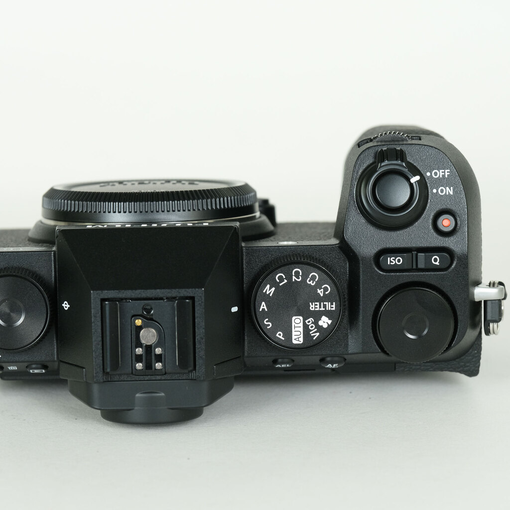 FUJIFILM X-S20