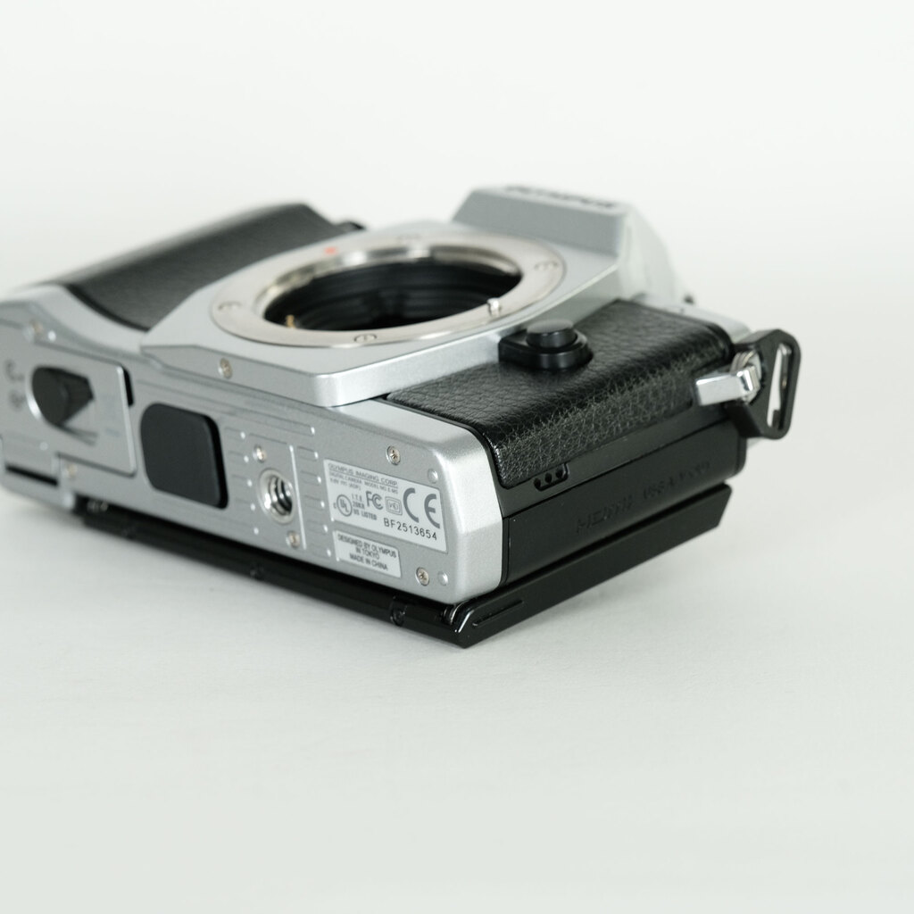 OLYMPUS OM-D E-M5 ボディ シルバー OLYMPUS OM-D E-M5 ボディ シルバー