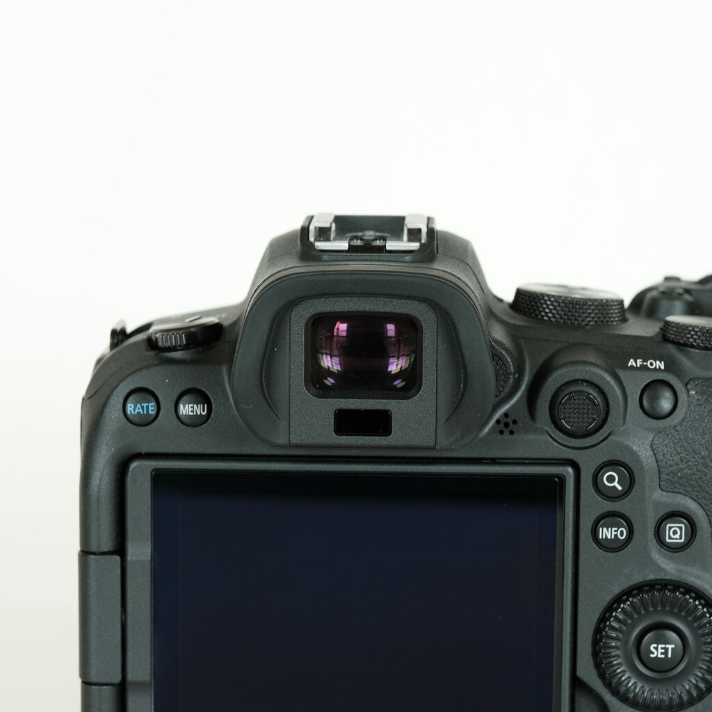 Canon EOS R6 Canon EOS R6