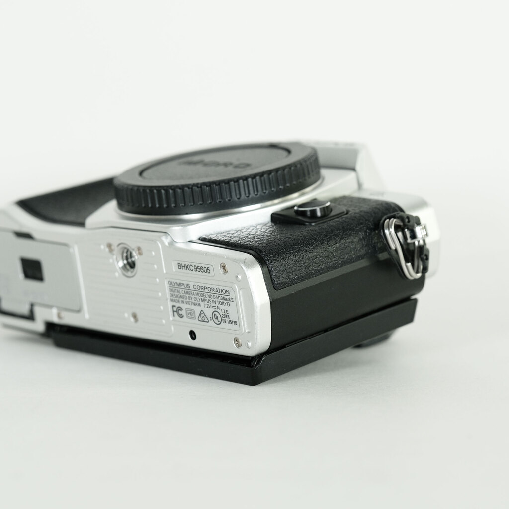 OLYMPUS OM-D E-M10 Mark II OLYMPUS OM-D E-M10 Mark II