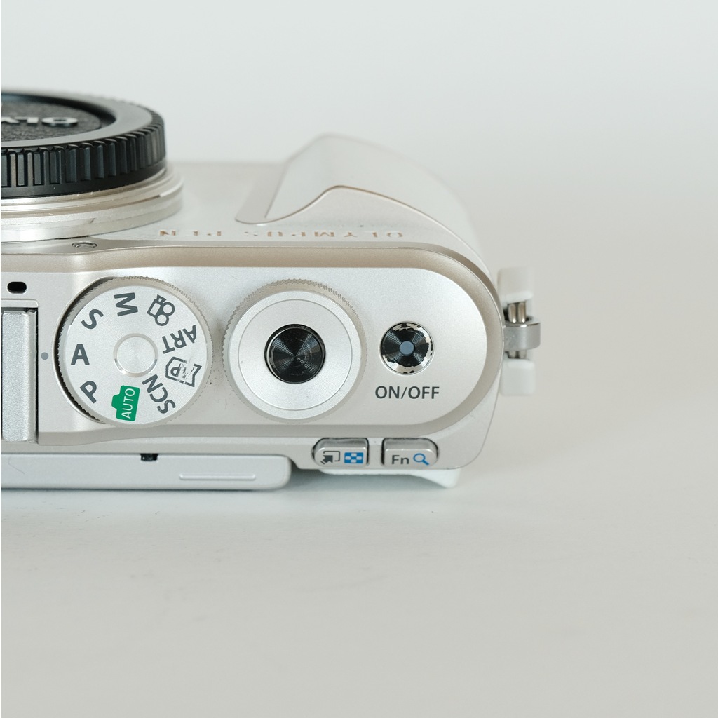 Olympus PEN E-PL10 レンズ３本＋ケース付き OLYMPUS PEN オリンパス ミラーレス E-PL10 レンズキット