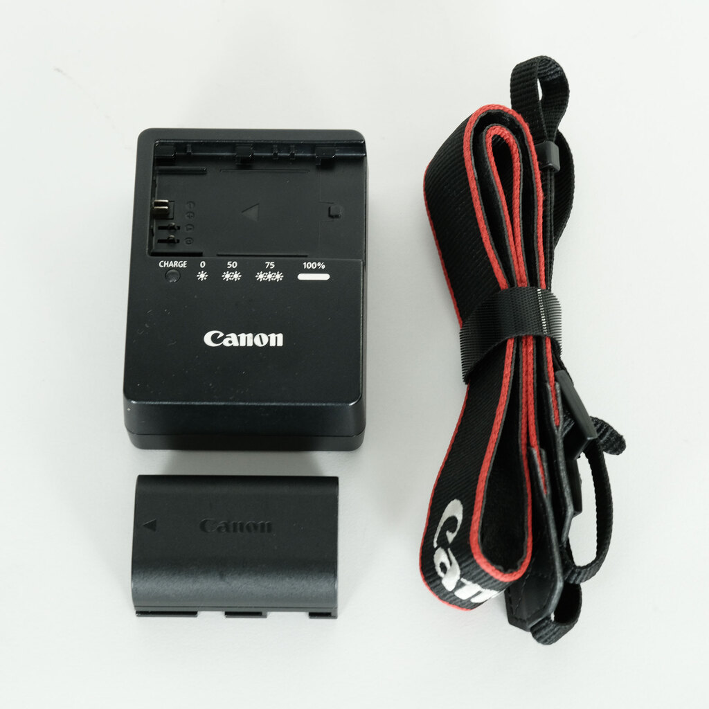 Canon EOS R6 Canon EOS R6