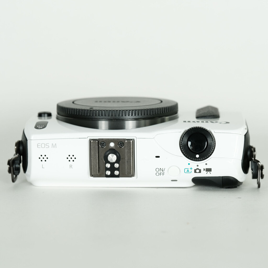 EOS M ホワイト Canon EOS M ボディ ホワイトの出品 | ONE SCENE（ワンシーン）