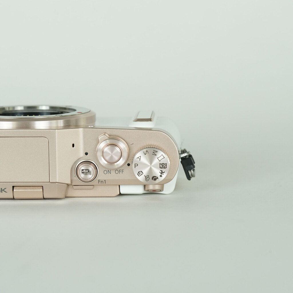 Panasonic LUMIX DC-GF10 ボディ ホワイト Panasonic LUMIX DC-GF10 ボディ ホワイト