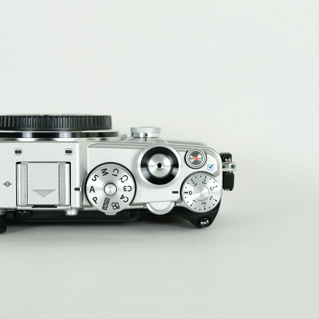 OLYMPUS PEN-F OLYMPUS PEN-F