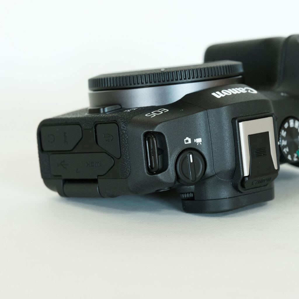 Canon EOS R8 Canon EOS R8