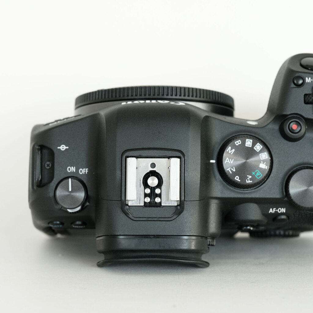 Canon EOS R6 Canon EOS R6