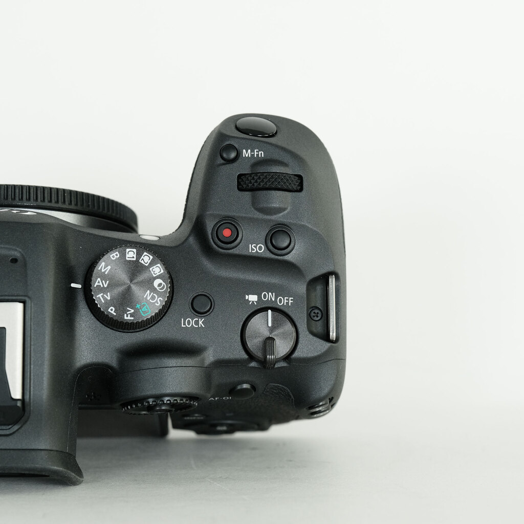 Canon EOS R7 Canon EOS R7