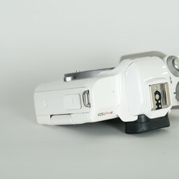 Canon EOS Kiss M Canon EOS Kiss M