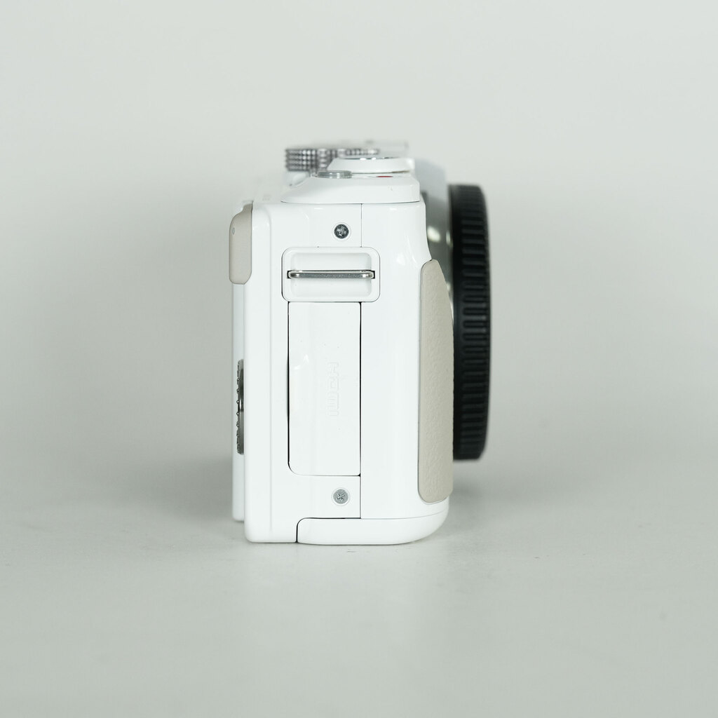 LUMIX GF6 ホワイト レザーケース付き Panasonic ミラーレス パナソニック LUMIX DMC-GF6 レンズキット