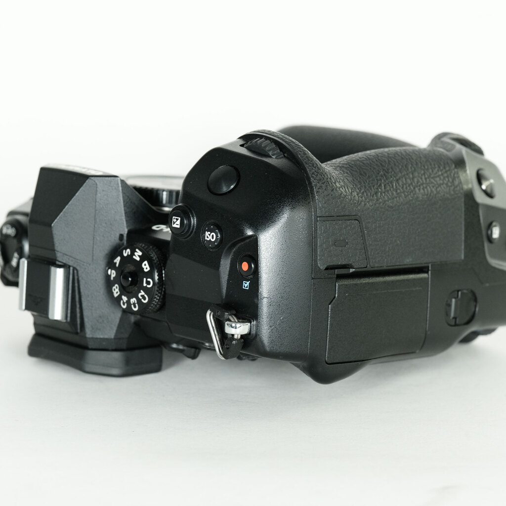 OLYMPUS OM-D E-M1X OLYMPUS OM-D E-M1X