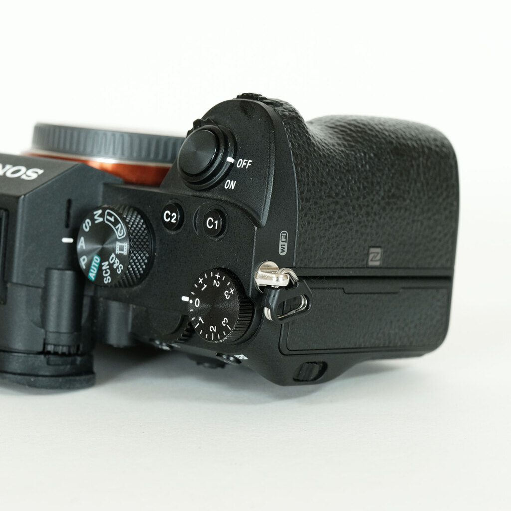 シャッター8588回　元箱付　SONYα7ⅢボディILCE-7M3 SONY(ソニー) α7III ボディ ILCE-7M3(α7III ボディ): カメラ 銀