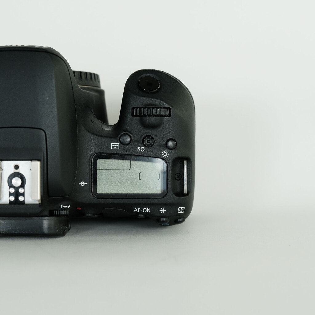 Canon EOS 9000D Canon EOS 9000D