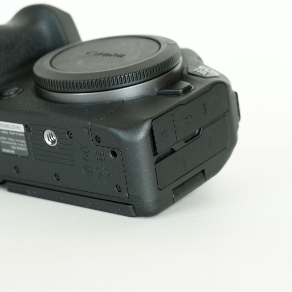 Canon EOS R6 Canon EOS R6