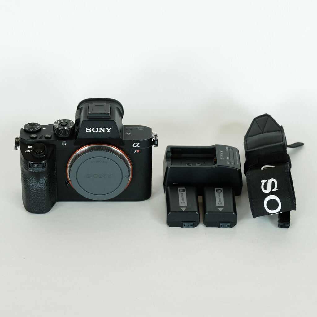 SONY ILCE-7RM2 α7R II ボディ 付属品 α7R II ILCE-7RM2 ボディ（純正予備バッテリー付き・センサー