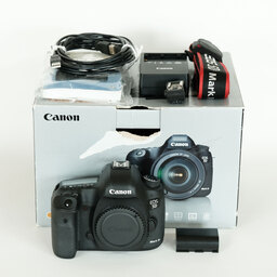 Canon EOS 5D Mark III Canon EOS 5D Mark III