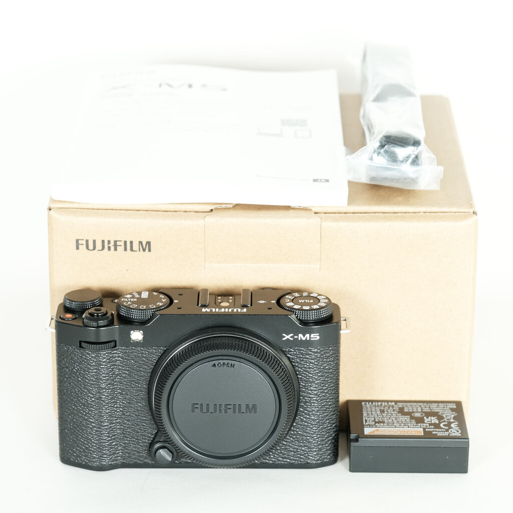 FUJIFILM X-M5