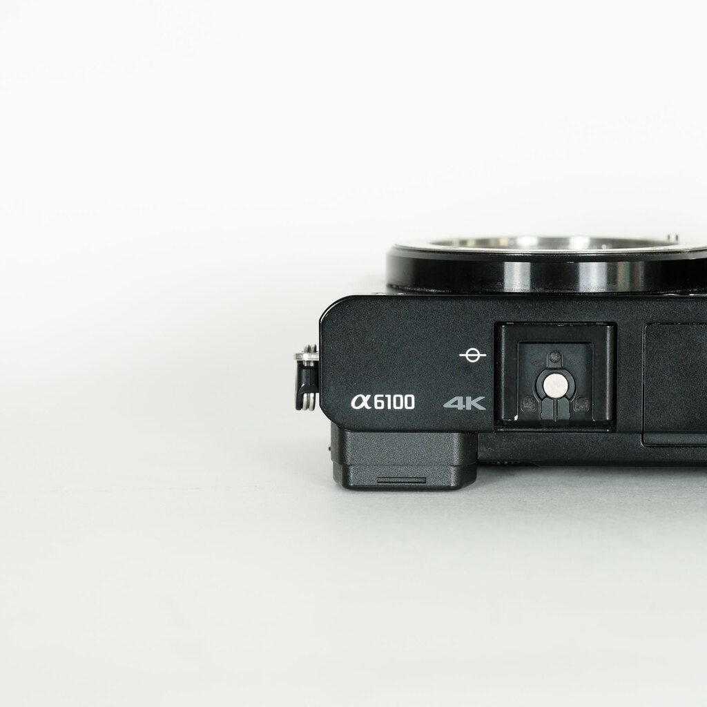 【K】α6100 ILCE-6100  レンズセット【美品】 Amazon | SONY(ソニー) ミラーレス一眼 α6100 ダブルズーム