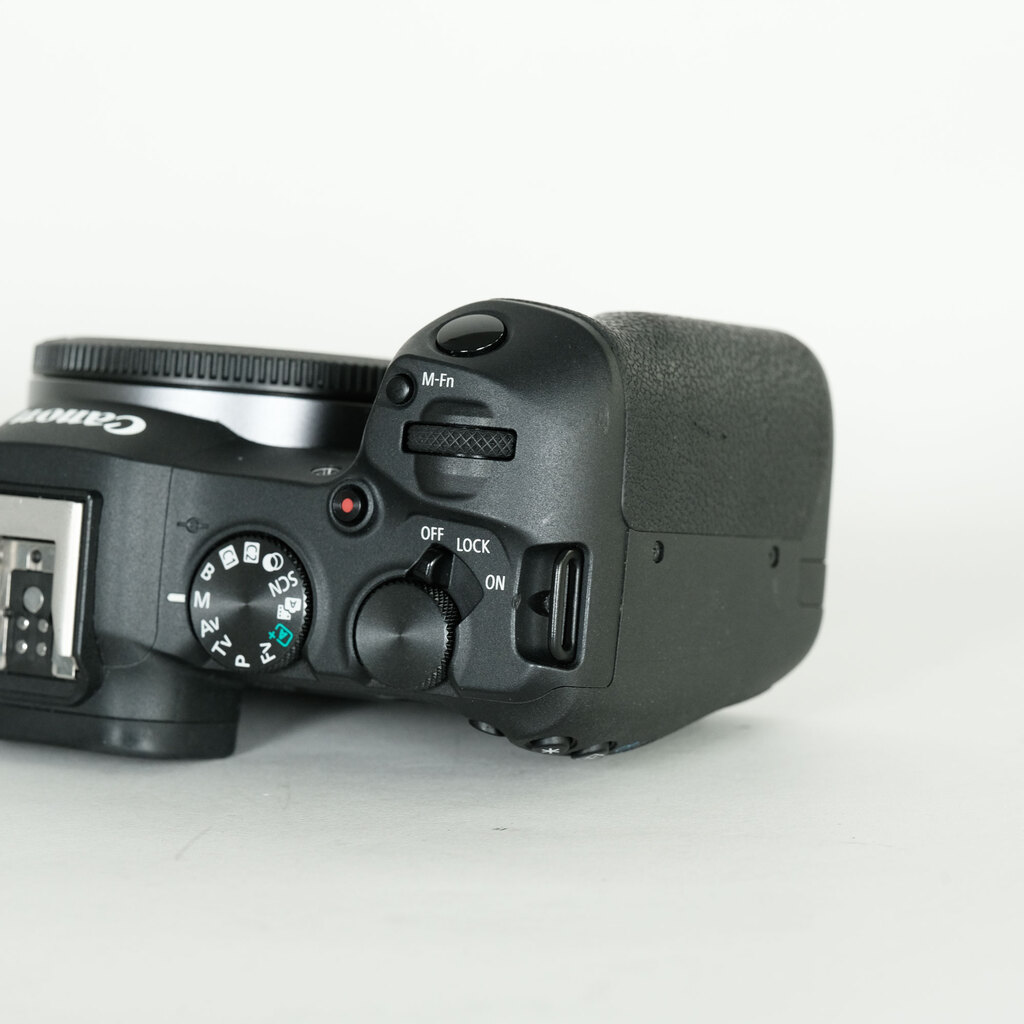 Canon EOS R8 Canon EOS R8