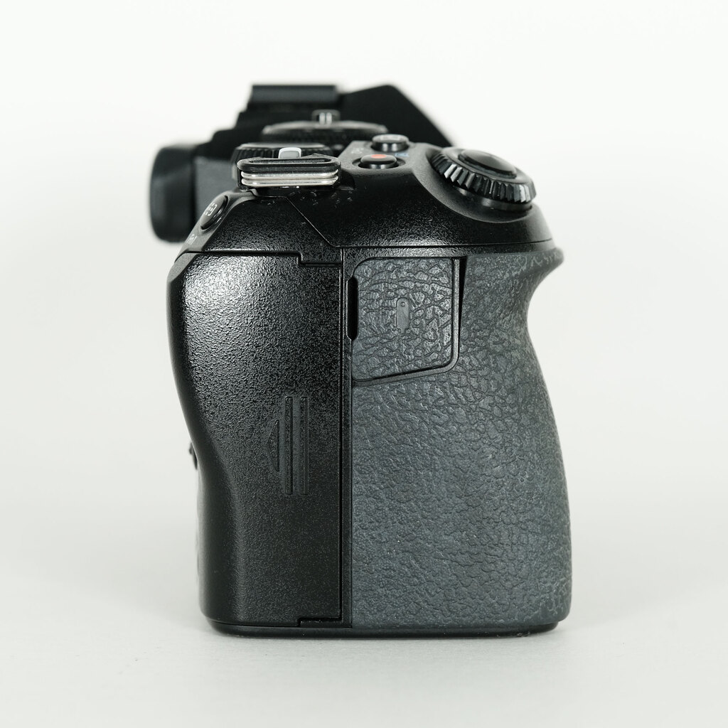 OLYMPUS OM-D E-M1 Mark II OLYMPUS OM-D E-M1 Mark II