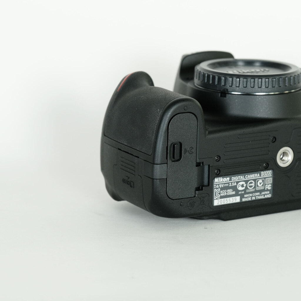 Nikon D3200ボディ ブラックの出品 | ONE SCENE（ワンシーン）