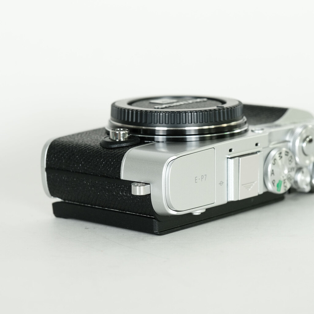 値下げ　OLYMPUS　E-P7　シルバーボディ　シャッター回数773 OLYMPUS PEN E-P7の出品 | ONE SCENE（ワンシーン）