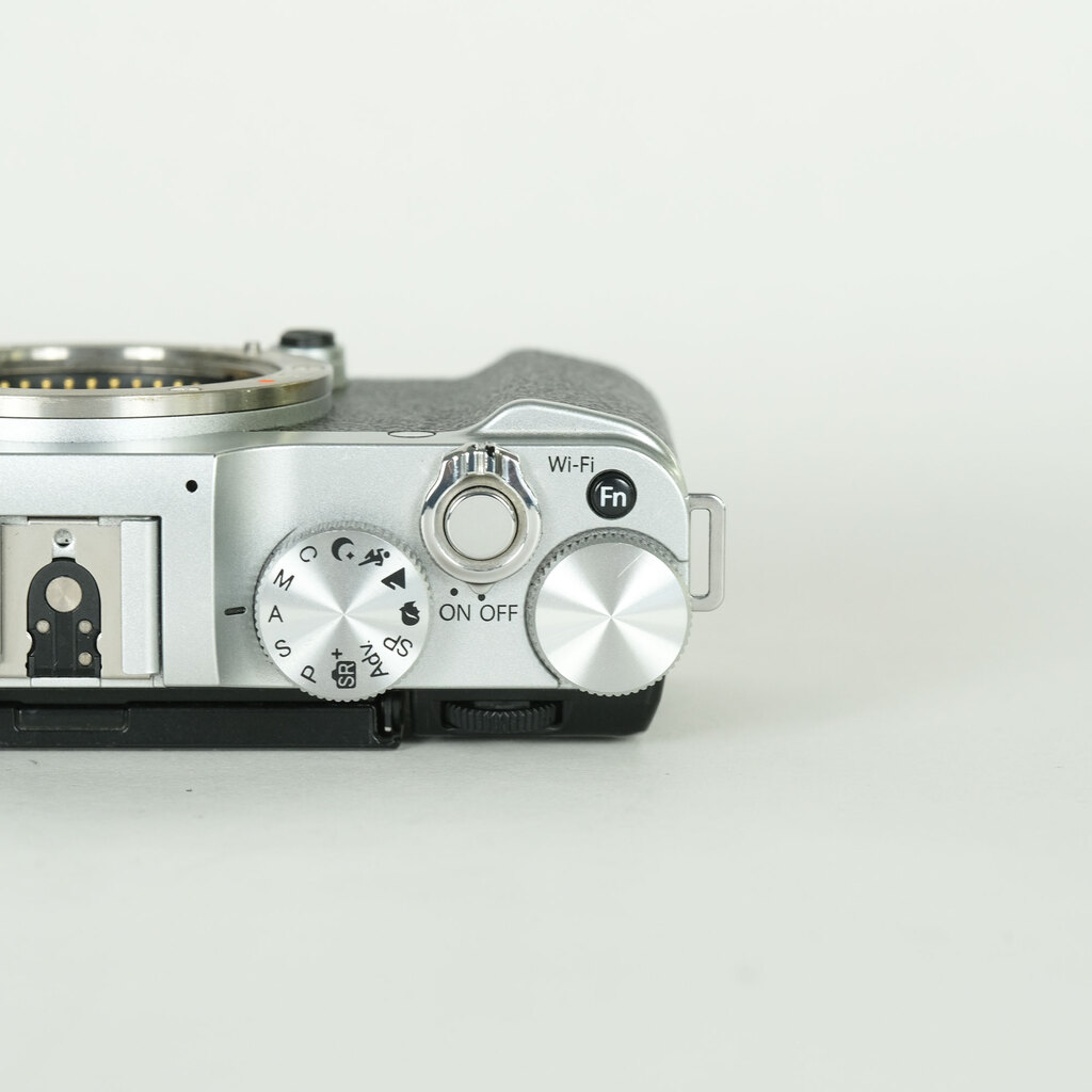 FUJIFILM X-A2 ボディ シルバー FUJIFILM X-A2 ボディ シルバー