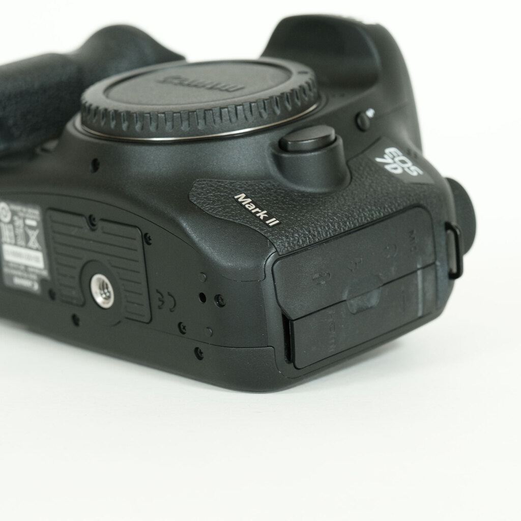 Canon EOS 7D Mark II Canon EOS 7D Mark II