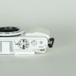 OLYMPUS PEN Lite E-PL6 ボディ ホワイト OLYMPUS PEN Lite E-PL6 ボディ ホワイト