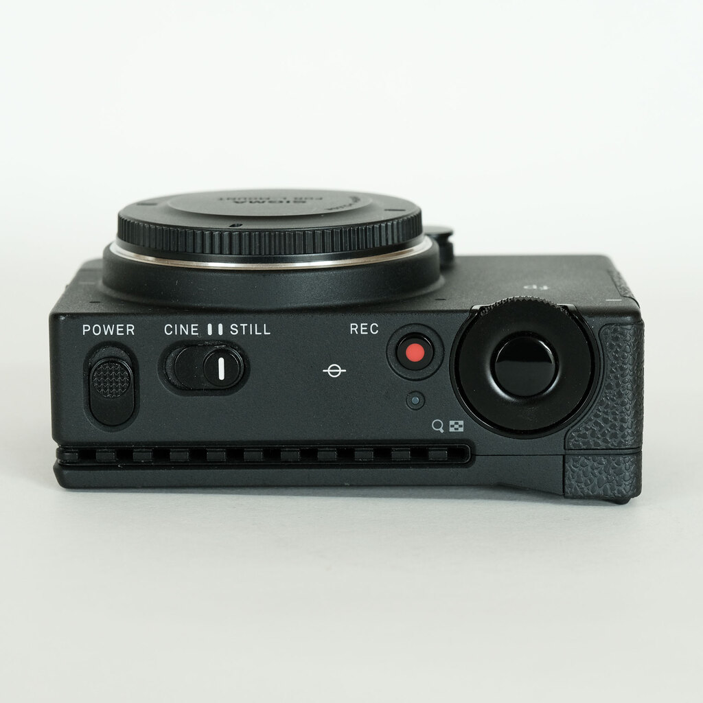 【6/6まで出品】SIGMA fpl【おまけ付】 SIGMA fpの出品 | ONE SCENE（ワンシーン）