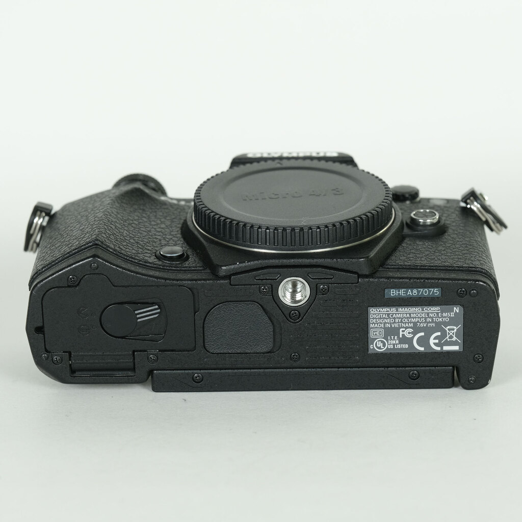 OLYMPUS OM-D E-M5 Mark II OLYMPUS OM-D E-M5 Mark II