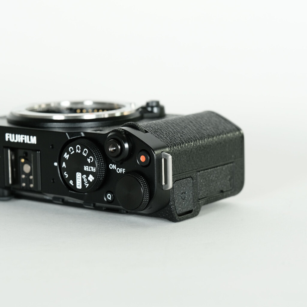 FUJIFILM X-M5