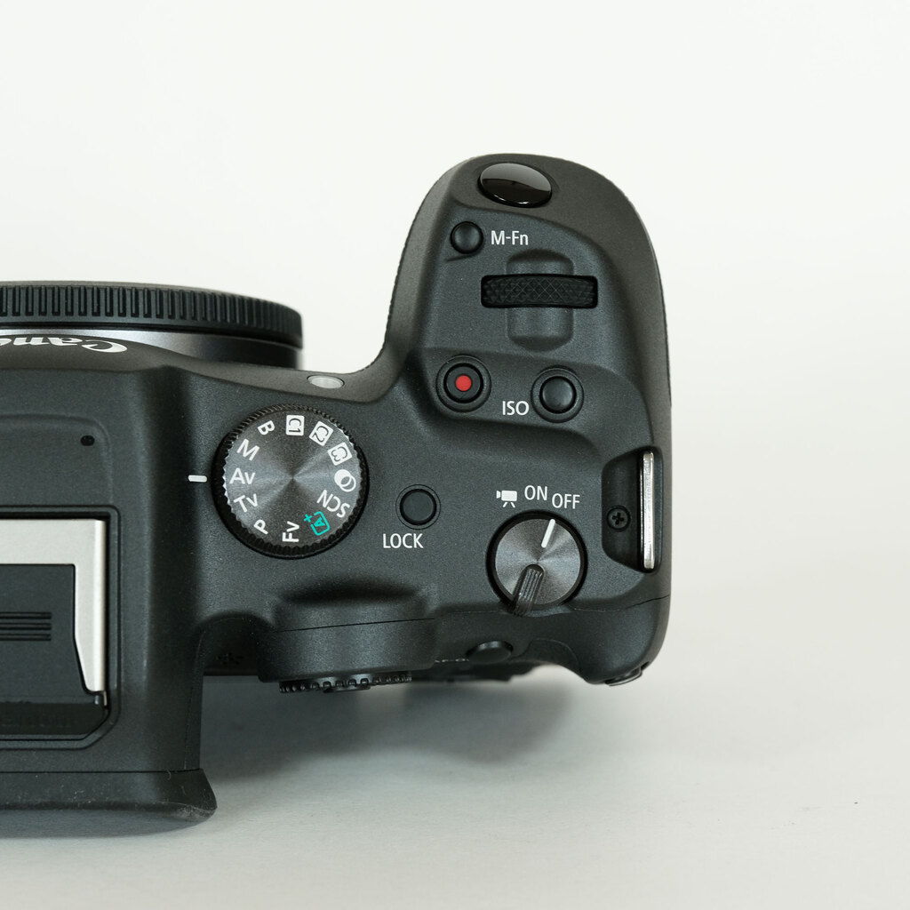 Canon EOS R7 Canon EOS R7