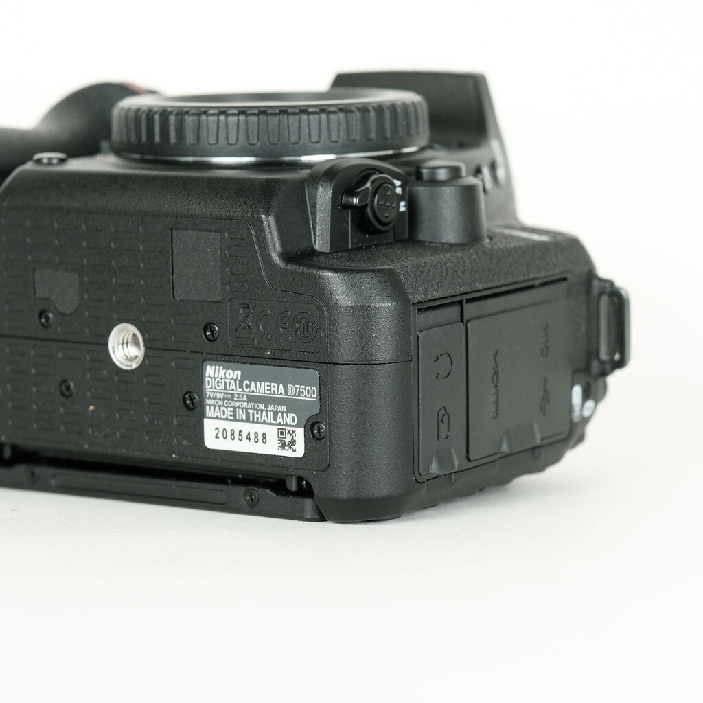 Nikon D7500