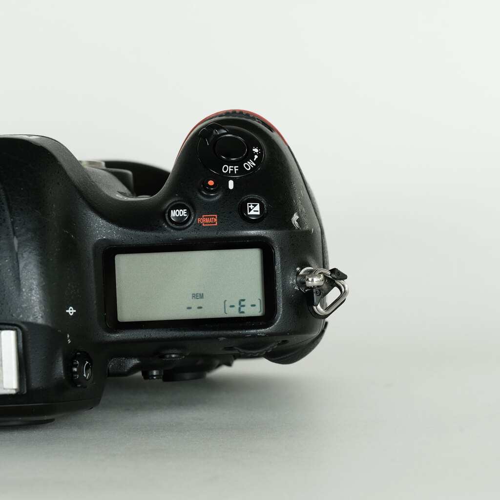 Nikon D4Sの出品 | ONE SCENE（ワンシーン）