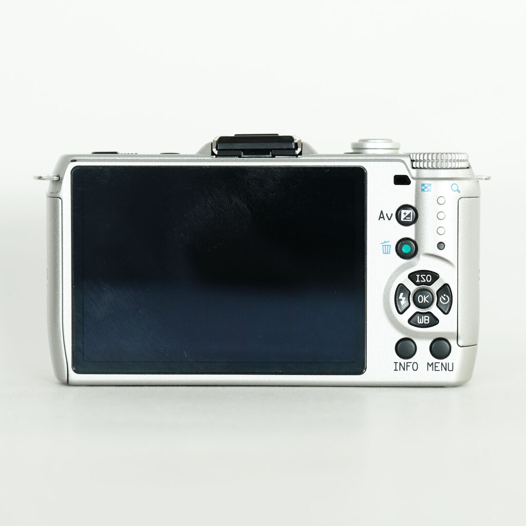 PENTAX Q7 ダブルズームキット シルバーの出品 | ONE SCENE