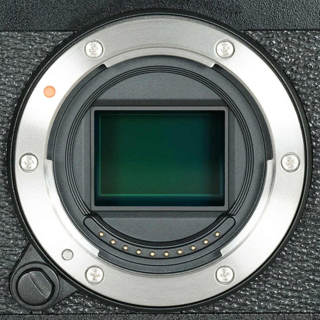 美品FUJIFILM X-E4 【シャッター800回未満】サムレスト付き 美品FUJIFILM X-E4 【シャッター800回未満】サムレスト付き