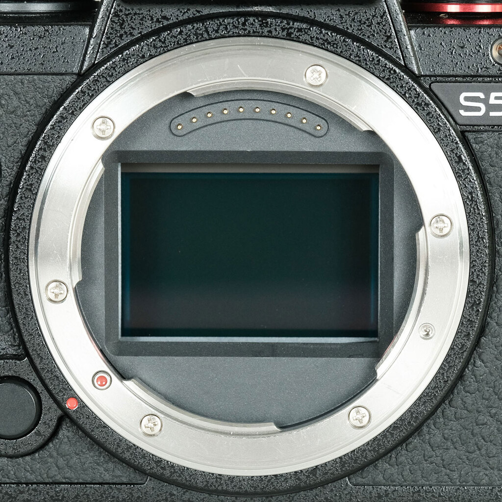 Panasonic LUMIX DC-S5 Panasonic LUMIX DC-S5