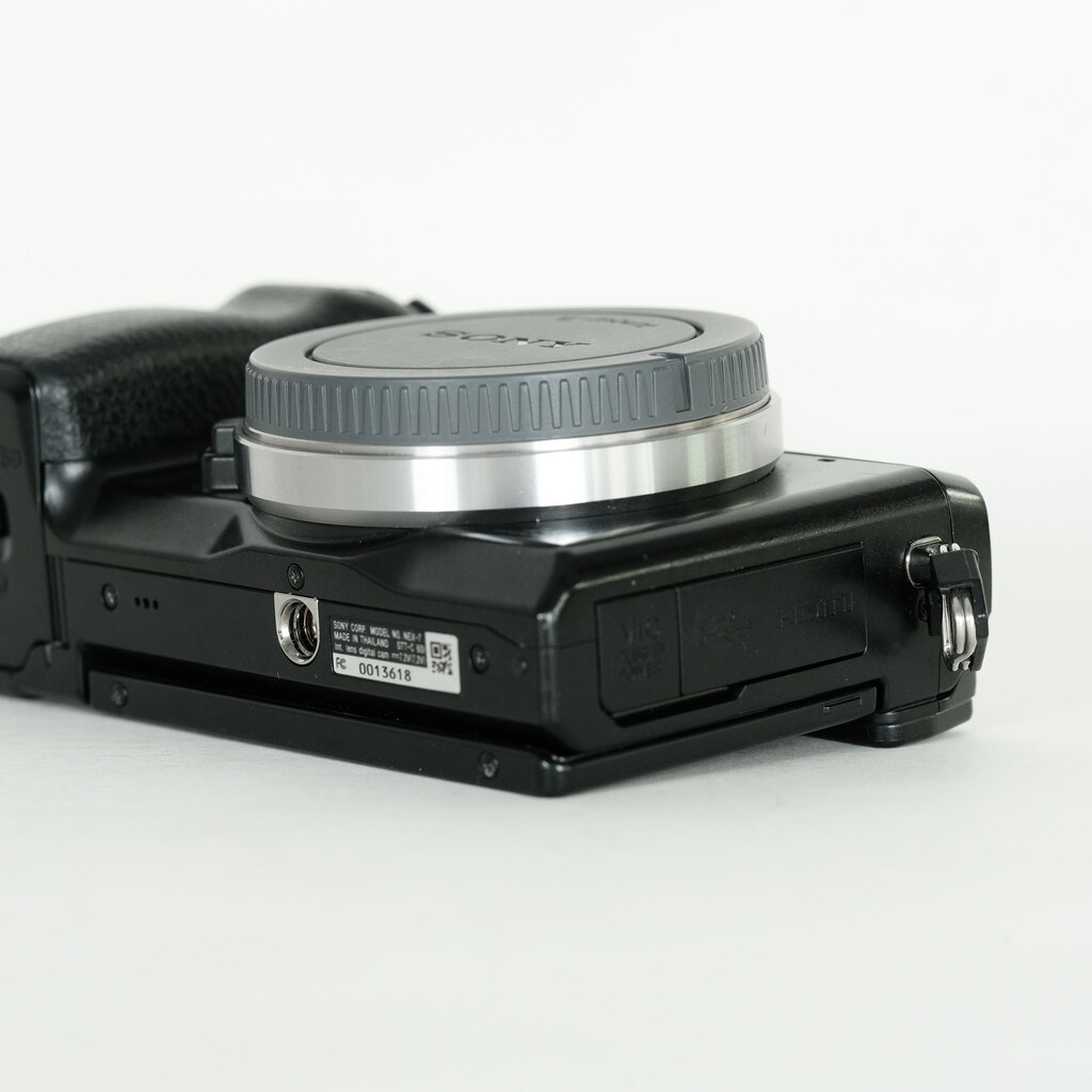 ジャンク品】SONY ミラーレス一眼カメラ α NEX-7 ストラップ付き