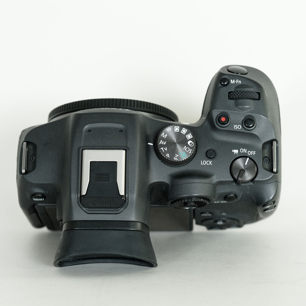 Canon EOS R7 Canon EOS R7